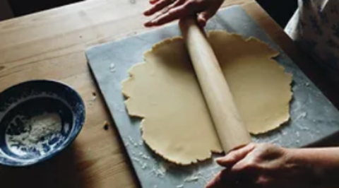 Rolling pie crust